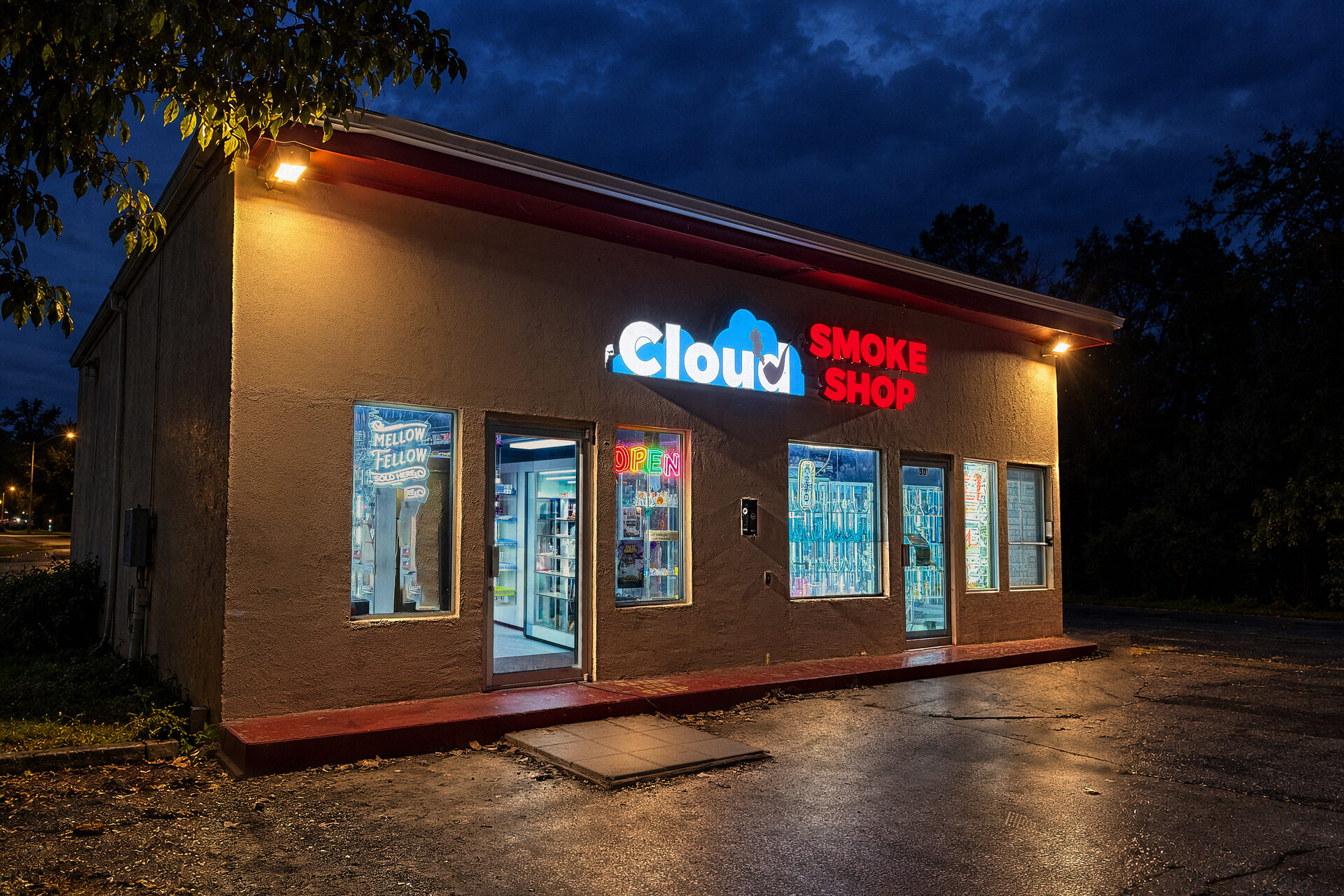 Cloud Smoke Shop, Crawfordville, at night